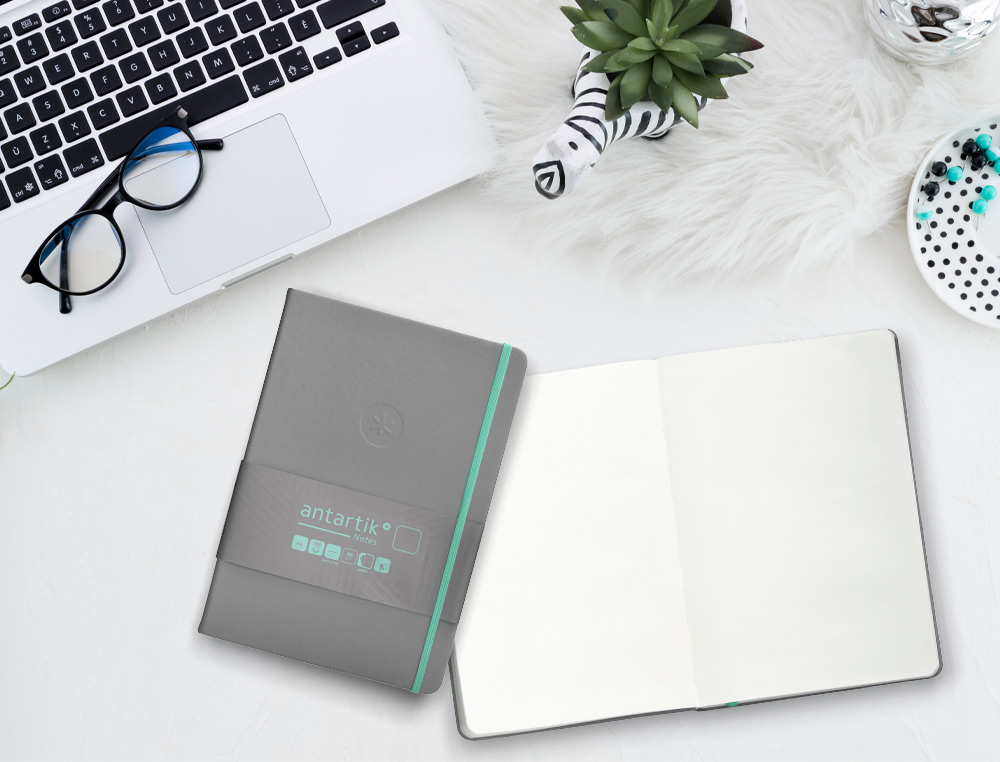 CUADERNO CON GOMILLA ANTARTIK NOTES TAPA DURA A5 HOJAS LISAS GRIS Y TURQUESA 100 HOJAS 80 GR FSC