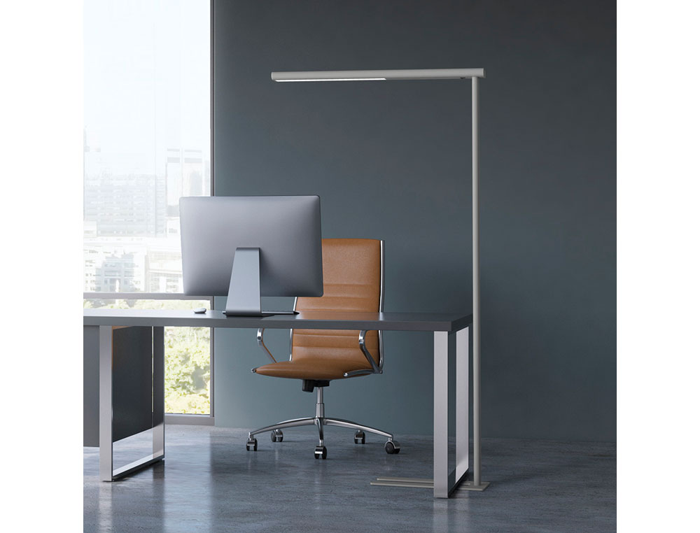 LAMPARA DE PIE MAULJET LED 4 NIVELES INTENSIDAD COLOR PLATA 950X1950 MM