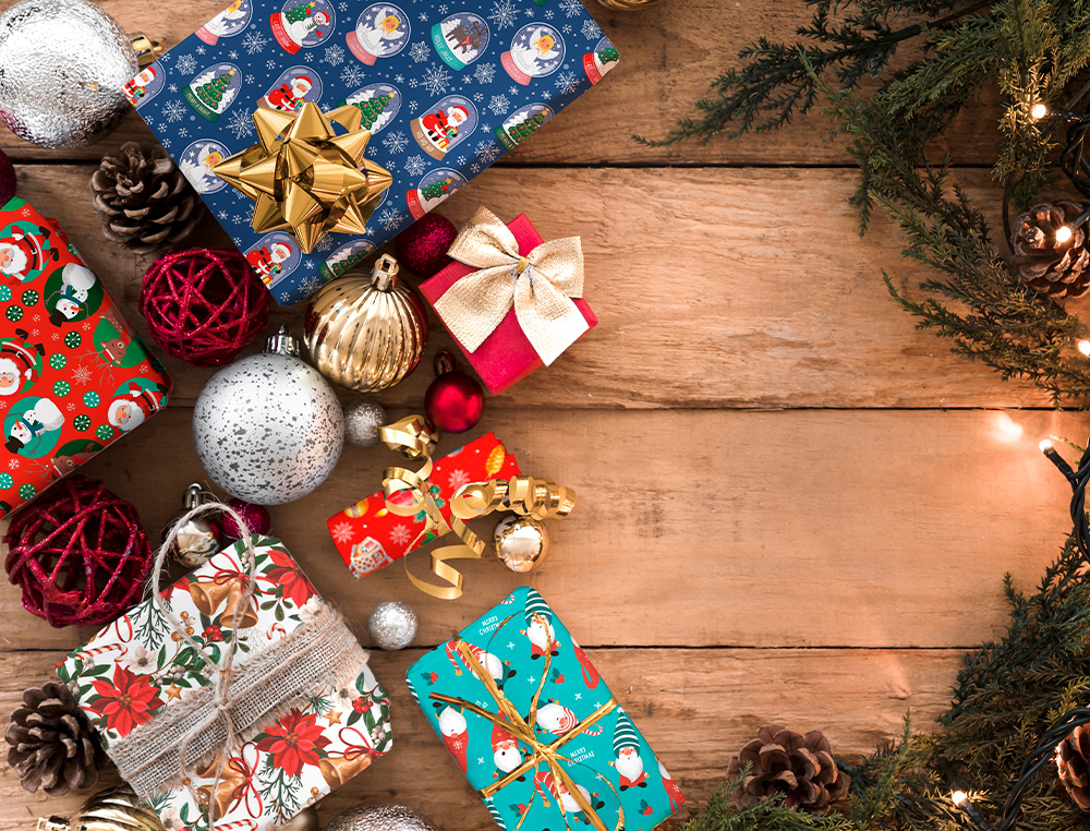 PAPEL DE REGALO LIDERPAPEL NAVIDAD ROLLO ANCHO 70 CM LONGITUD 2 MT GRAMAJE 60 GR DISEÑOS SURTIDOS C-2024