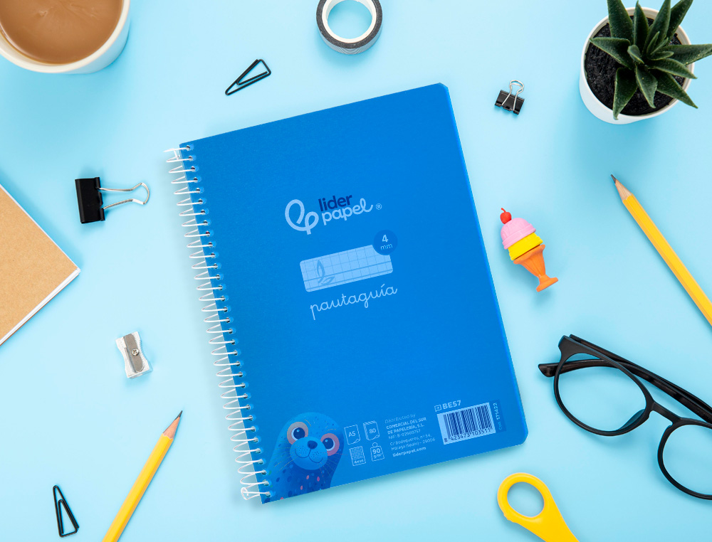 CUADERNO ESPIRAL LIDERPAPEL A5 PAUTAGUIA TAPA PLASTICO 80H 90GR CUADRO PAUTADO 4MM CON MARGEN COLOR AZUL