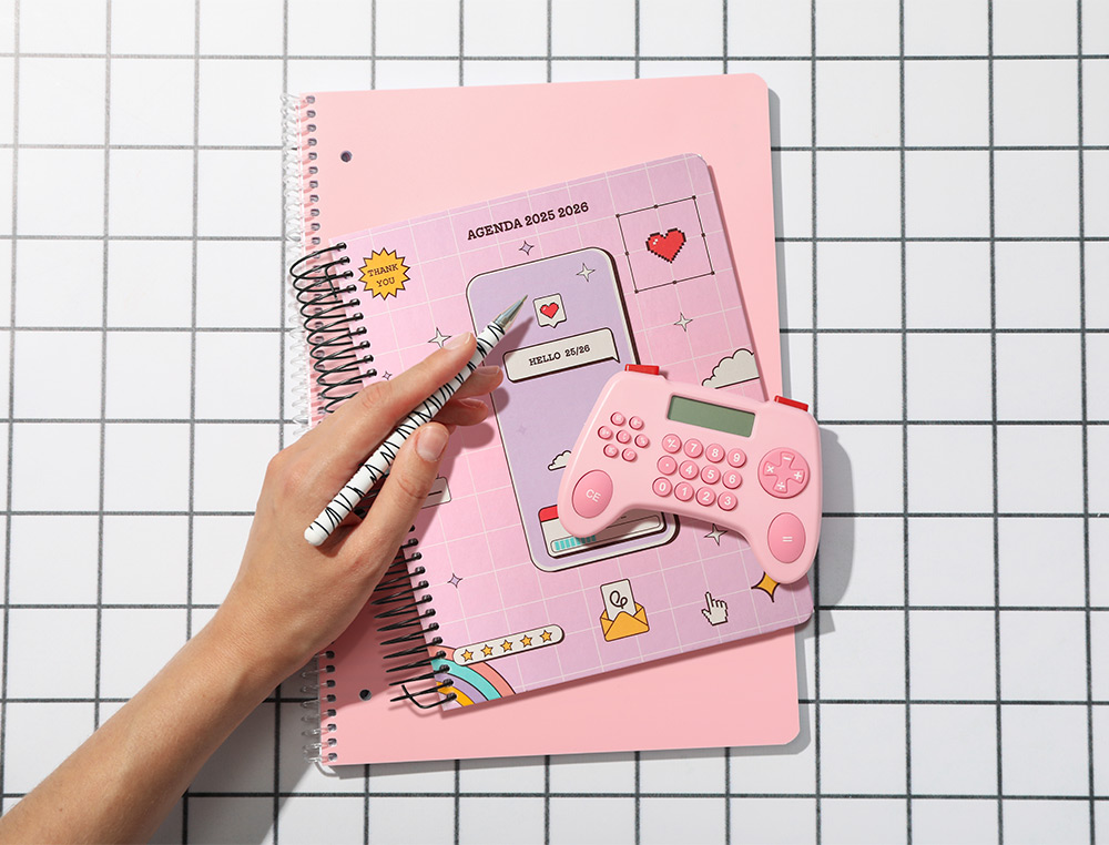 AGENDA ESCOLAR LIDERPAPEL 25-26 ESPIRAL PIXEL ROSA DIA PAGINA A5 BILINGE PAPEL FSC 80 GR