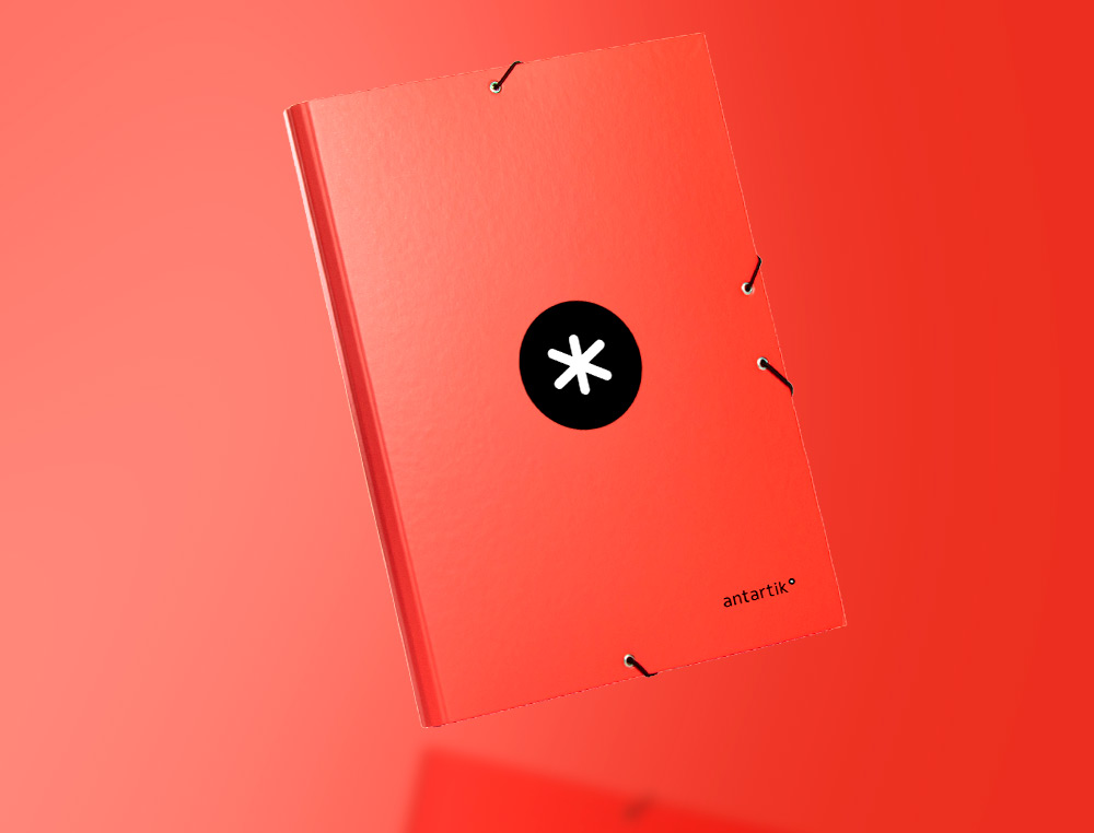 CARPETA ANTARTIK GOMAS TRES SOLAPAS CARTON FORRADO A4 COLOR ROJO